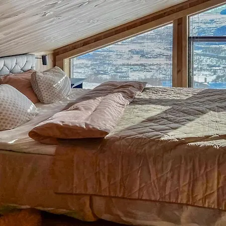 5 Bedroom Stunning In Voringsfoss Holiday home Maurset